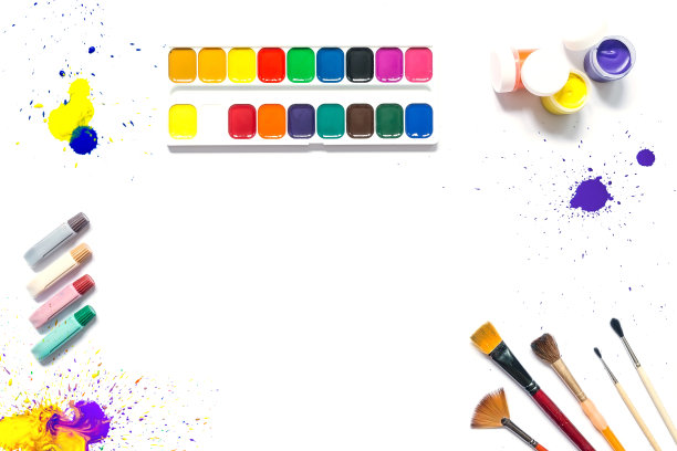 一套彩色颜料，用刷子，水粉，水彩画在纸上的斑点和复制空间在中心的文本孤立的白色背景。前视图。充满活力的明亮色彩视图。图片下载