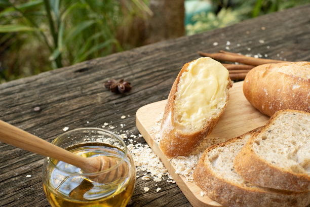 新鲜烘焙的传统意大利夏巴塔面包图片下载