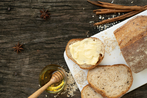 新鲜烘焙的传统意大利夏巴塔面包图片下载