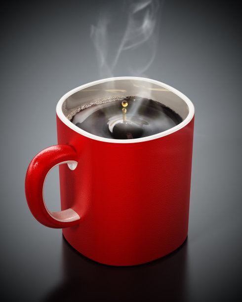 黑色背景的红色咖啡杯图片下载