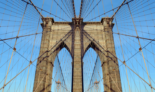 布鲁克林大桥低角对称图片下载