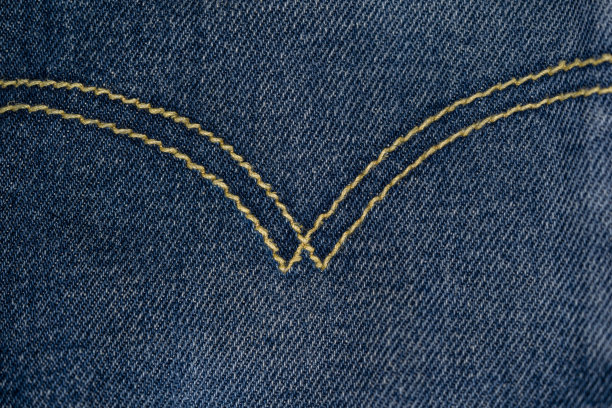 旧牛仔裤织物纹理的特写图片，牛仔裤织物图案的背景图片下载