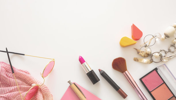 白色背景下的时尚女性配饰，图片下载