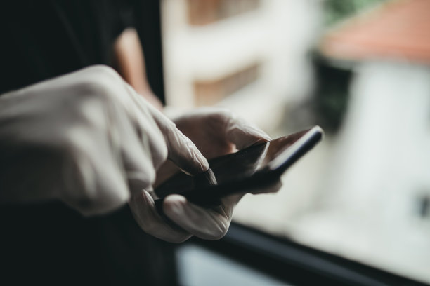 用新常态手套触摸手机图片下载