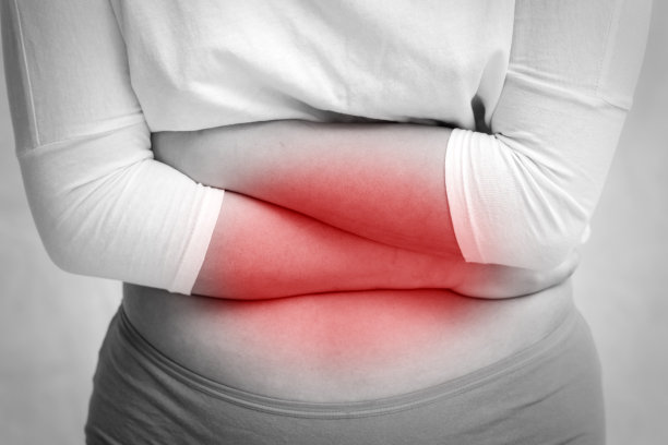 concept-abdominal疼痛。黑白照片，有红色标记图片下载