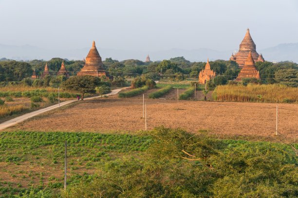 缅甸亚洲蒲甘的日出宝塔、佛塔和寺庙图片下载