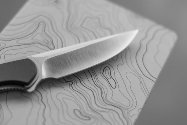 地形图笔记本上的单刃刀具特写-露营/户外背景-以色列图片下载