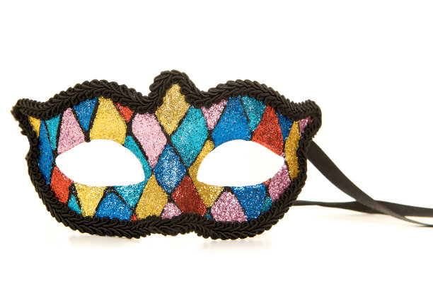 美丽的派对狂欢面具与不同的颜色和丝带在一个白色的背景图片下载