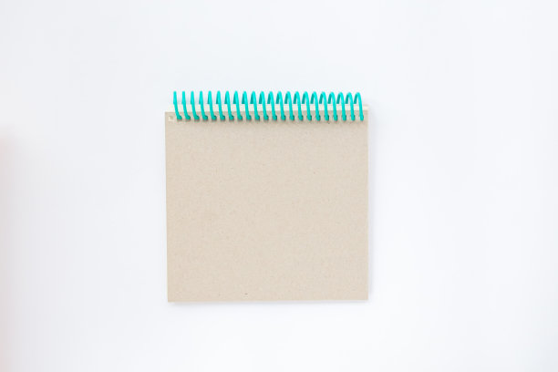 打开笔记本，在画面中央进行记录。前视图。平躺组成图片下载