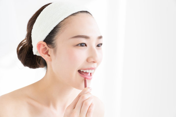 亚洲女性美丽形象，唇笔图片下载