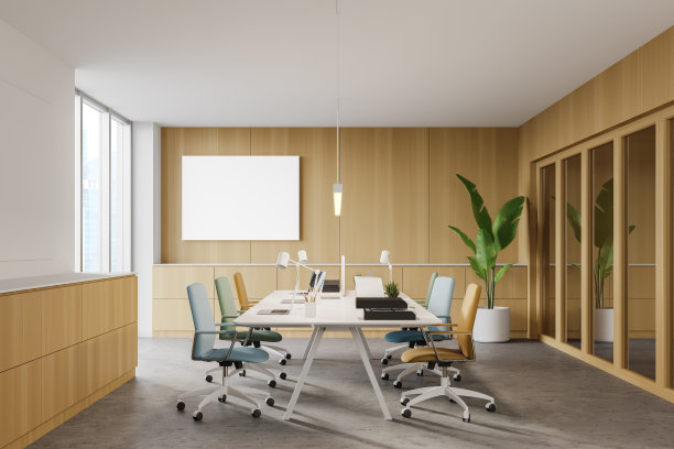 木制的办公室，彩色的椅子和海报图片下载