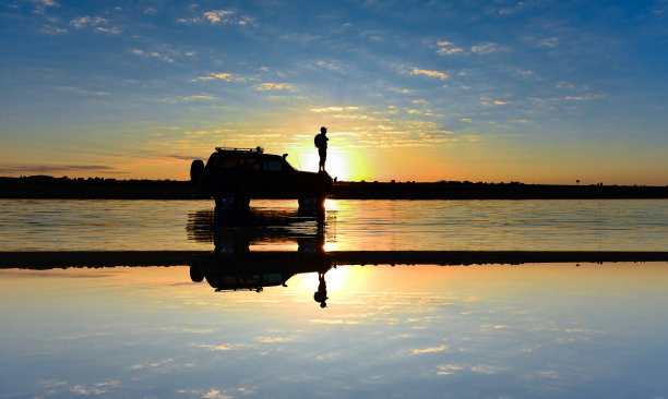 具有冒险和探索精神的人图片下载