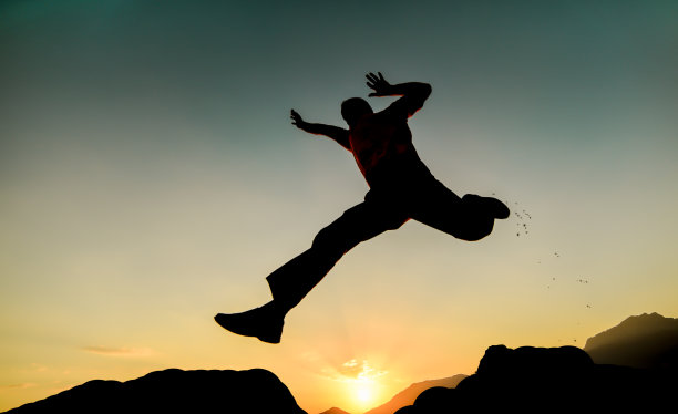 春天，精力充沛，热情的人图片下载