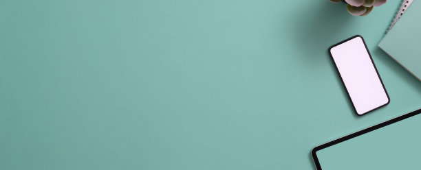 创意工作台与模拟智能手机，日记笔记本，平板电脑和复制空间图片下载