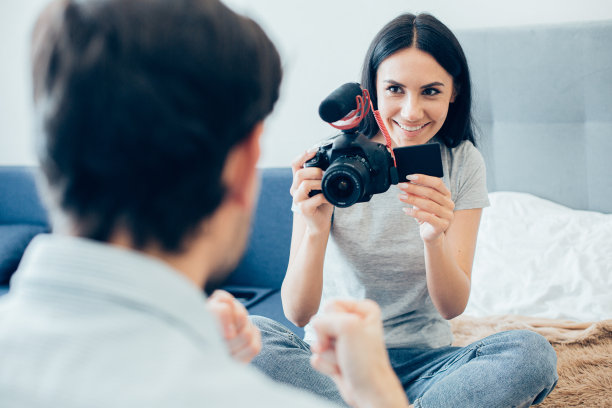 在家的时候出现在镜头前图片下载