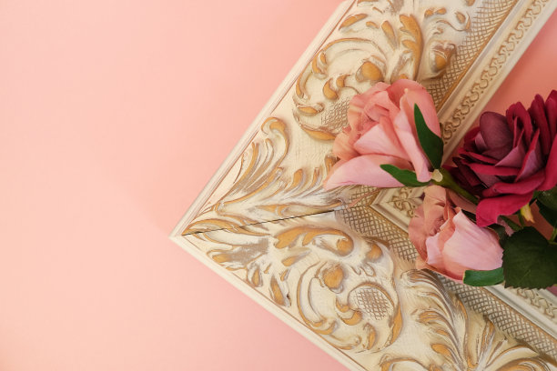相框和花。浪漫的背景。图片下载