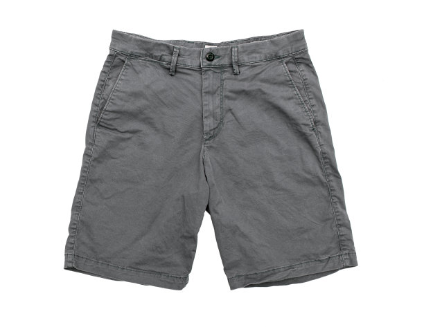 灰色短裤孤立在白色背景，顶视图图片下载