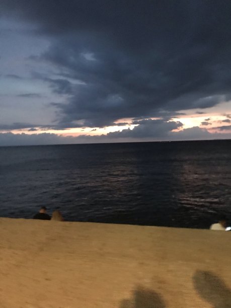 灯光下的黑暗图片下载