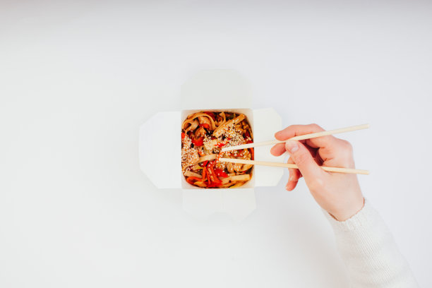 吃中国外卖的女人图片下载