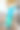 一个好奇的小孩在厨房里玩烤箱的把手。危险无人看管儿童，事故预防在家概念照片图片下载