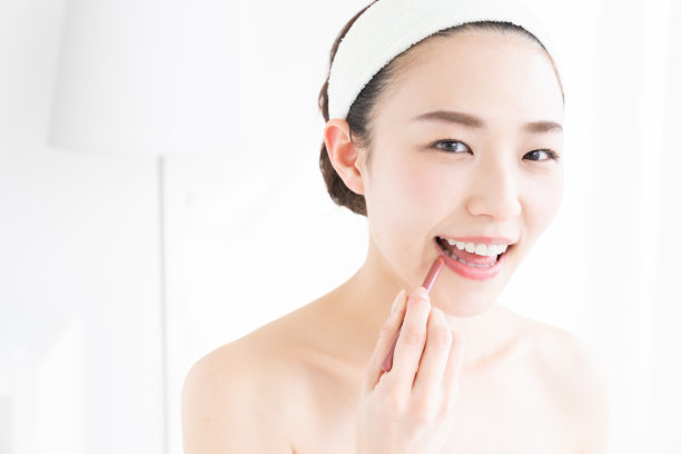 亚洲女性美丽形象，唇笔图片下载