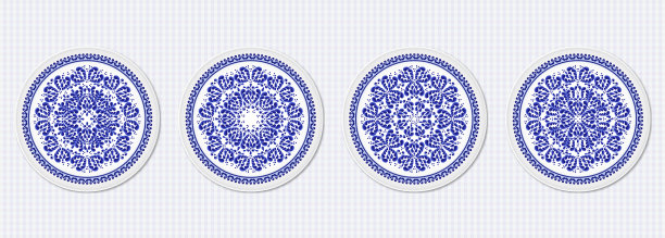 一套四个盘子与风格化的蓝色花卉图案在俄罗斯民间风格Gzhel图片下载