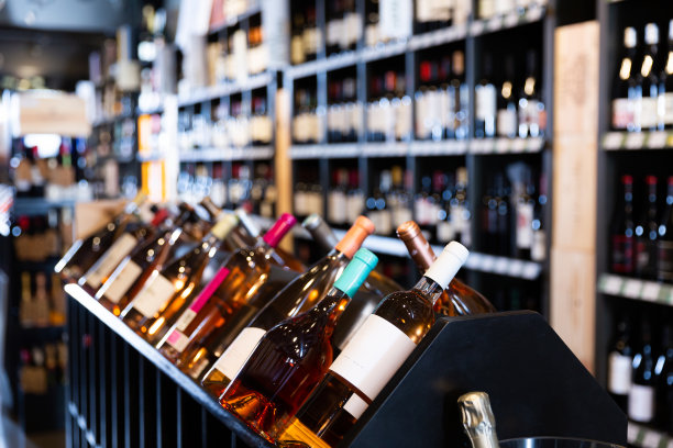 存放葡萄酒的架子图片下载