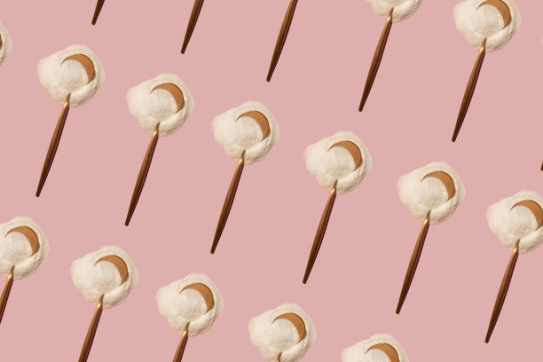 带有粉末图案的玫瑰金金属勺图片下载