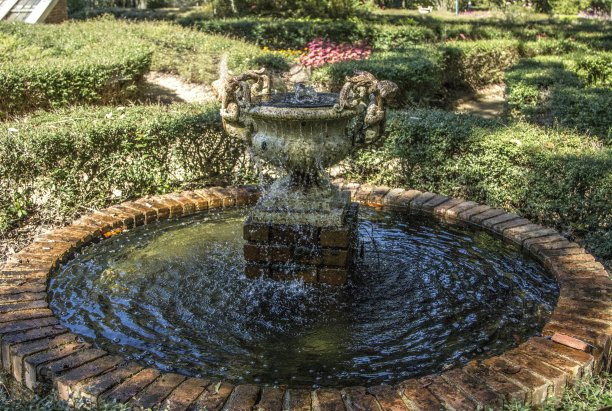 南方花园和喷泉。图片下载