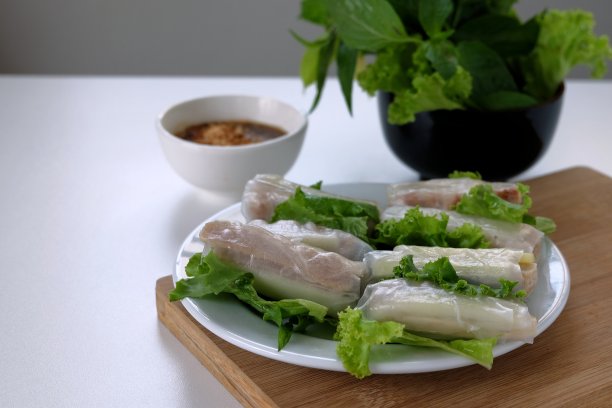 越南肉丸卷(Nam Neung)，越南传统饮食文化图片下载