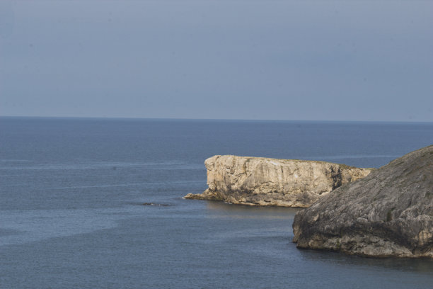 伊斯坦布尔黑海海岸的悬崖图片下载