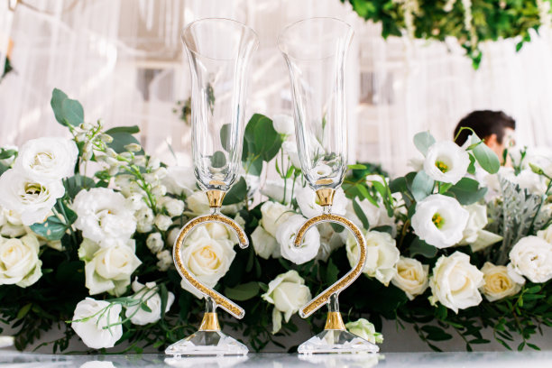 美丽的鲜花装饰婚礼场地和仪式，细节图片下载