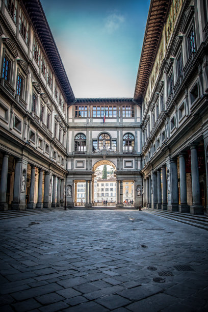 广场degli乌菲齐广场在初秋阳光明媚的早晨。佛罗伦萨,意大利托斯卡纳图片下载