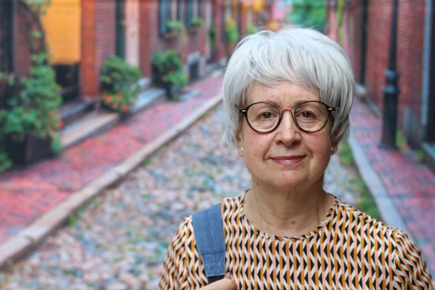 街上的时尚老妇人图片下载