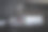 在黑暗的背景与办公配件的工作场所的特写图片下载