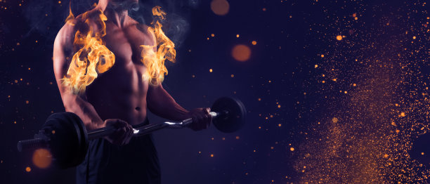 男人创造完美的上半身。健身训练、健美与健身理念。图片下载