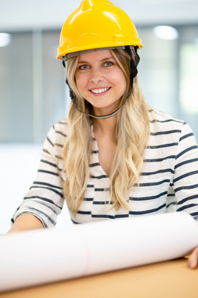 年轻的女工程师图片下载