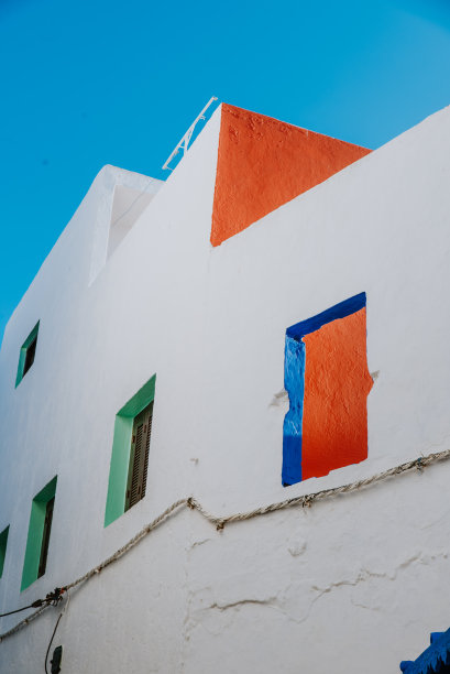 美丽的街道和典型的阿拉伯建筑在Asilah。地点:阿西拉，北摩洛哥，非洲。艺术照片。美丽的世界图片下载
