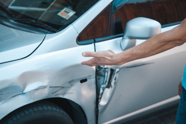 一个不幸的人出了车祸图片下载