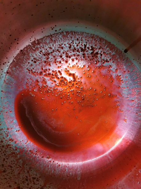 沸腾的锅炉里的甜菜汁图片下载