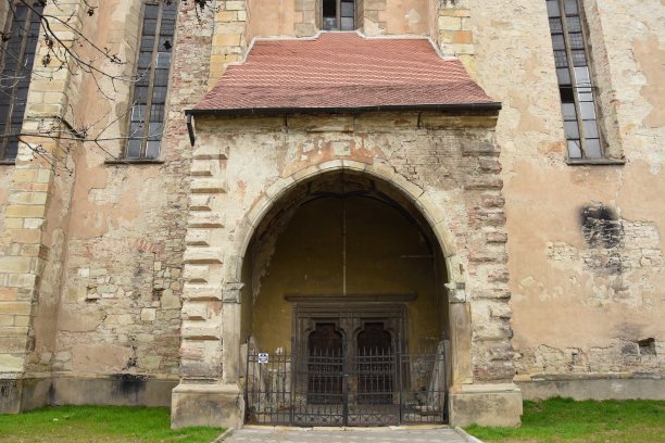 Bistrita，福音教堂入口，2019年，罗马尼亚图片下载