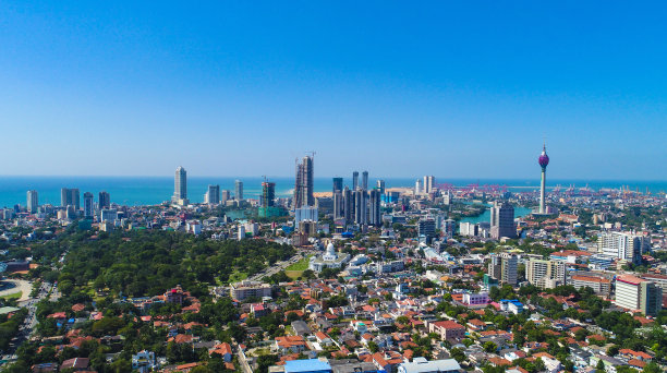 背景:科伦坡城市天际线与现代建筑包括莲花塔。图片下载