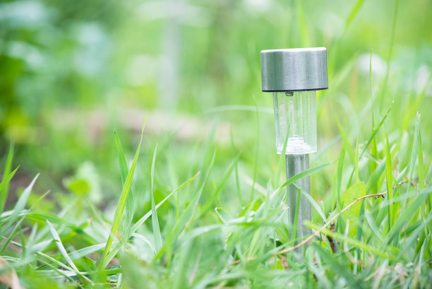 花园太阳能灯。图片下载