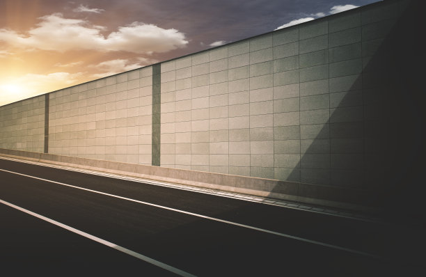 天空晴朗，城市公路地下通道入口图片下载