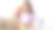 肖像美丽的女孩使用笔记本电脑社交或流媒体电影，连续剧或在线学习在家图片下载
