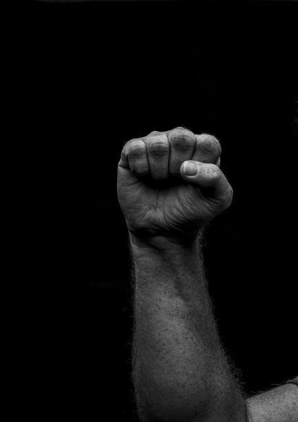 紧握的拳头图片下载