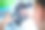 女科学家在实验室里研究和观察显微镜。图片下载