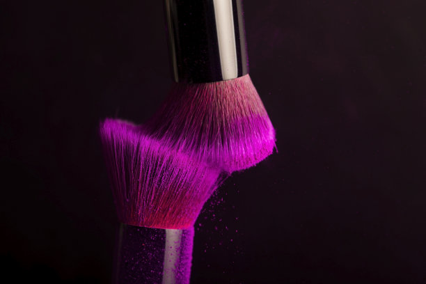 化妆刷和彩妆粉图片下载