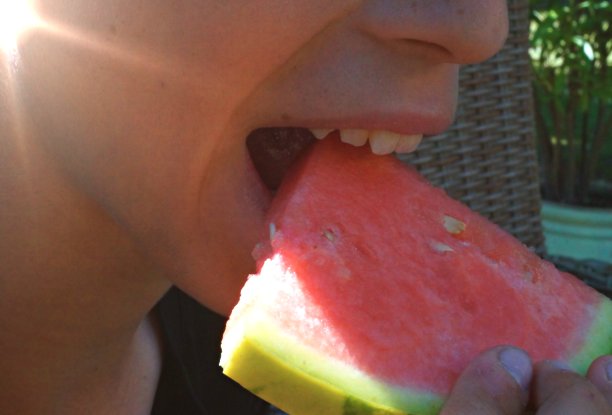 新鲜的西瓜图片下载