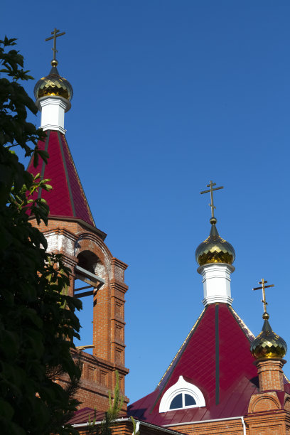 寺庙上的金色十字架图片下载